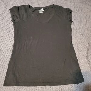 AVETO black v neck tee